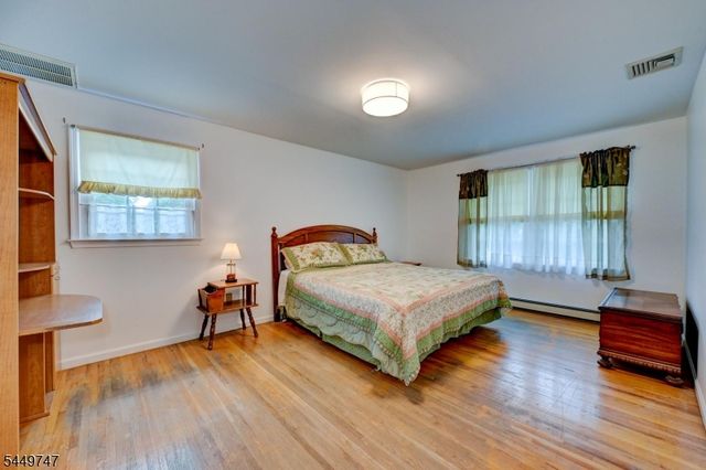 2 Pembroke Ct, Jefferson Twp., NJ 07438