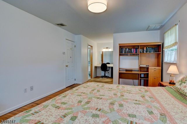 2 Pembroke Ct, Jefferson Twp., NJ 07438