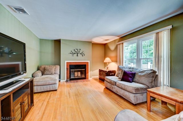 2 Pembroke Ct, Jefferson Twp., NJ 07438