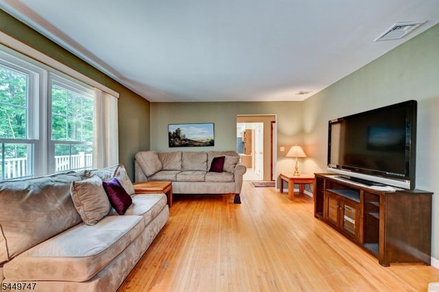 2 Pembroke Ct, Jefferson Twp., NJ 07438