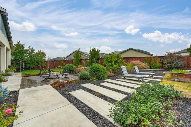 1350 Laurel Dr, Manteca, CA 95336