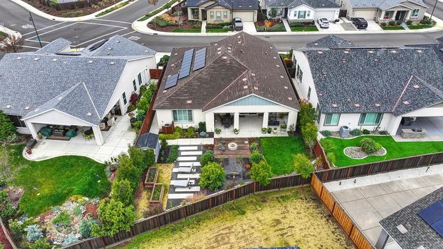 1350 Laurel Dr, Manteca, CA 95336