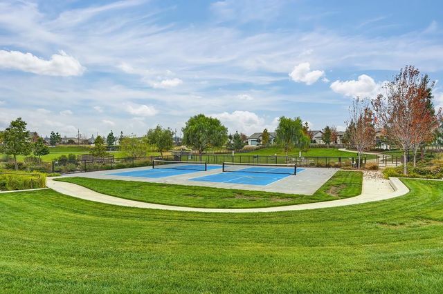 1350 Laurel Dr, Manteca, CA 95336