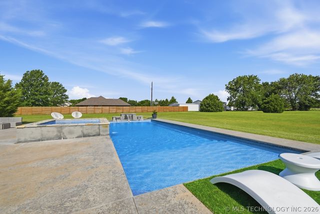 7855 E 116th Street N, Collinsville, OK 74021
