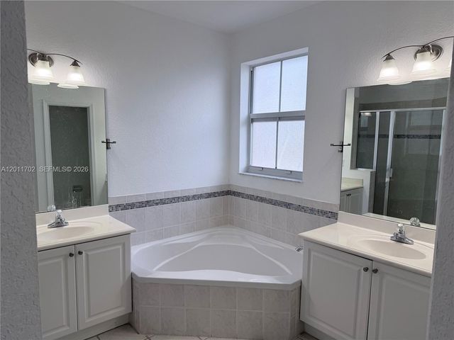8720 NW 111th Ct, Doral, FL 33178
