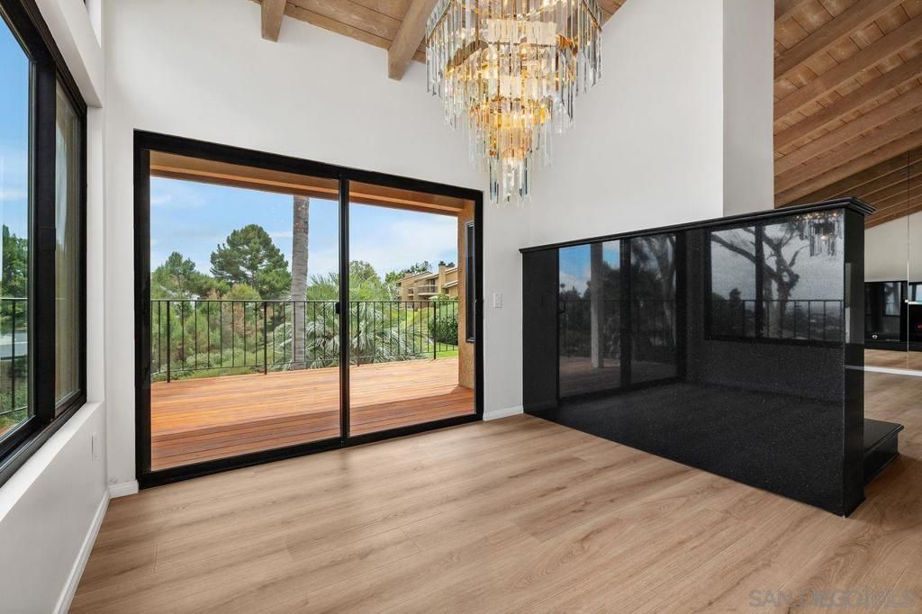 Image 15 of property listing at 2509 Caminito Muirfield, La Jolla, CA 92037