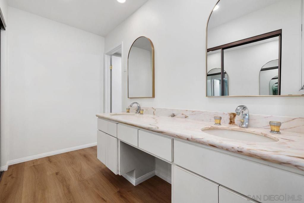 Image 25 of property listing at 2509 Caminito Muirfield, La Jolla, CA 92037