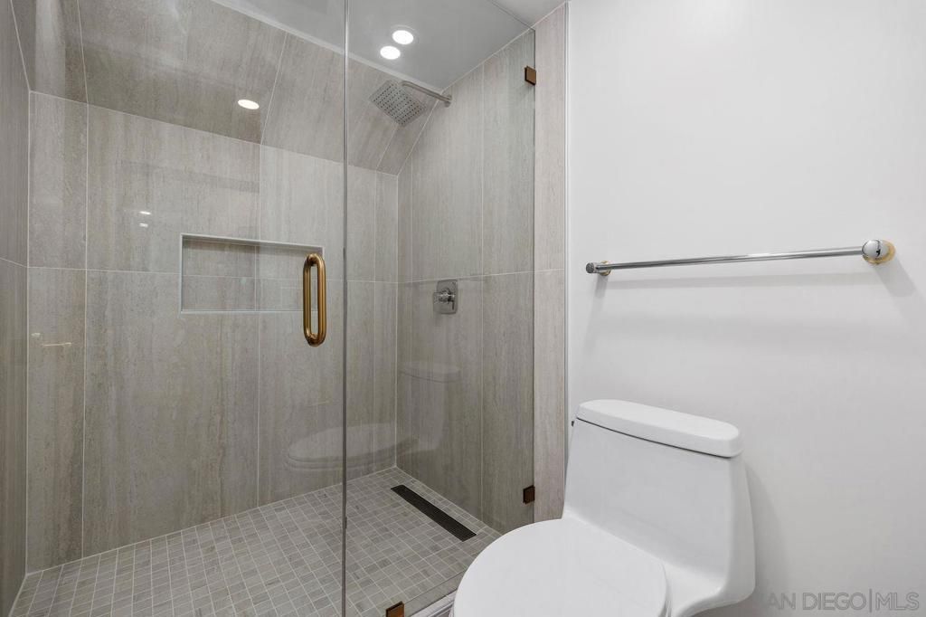 Image 26 of property listing at 2509 Caminito Muirfield, La Jolla, CA 92037