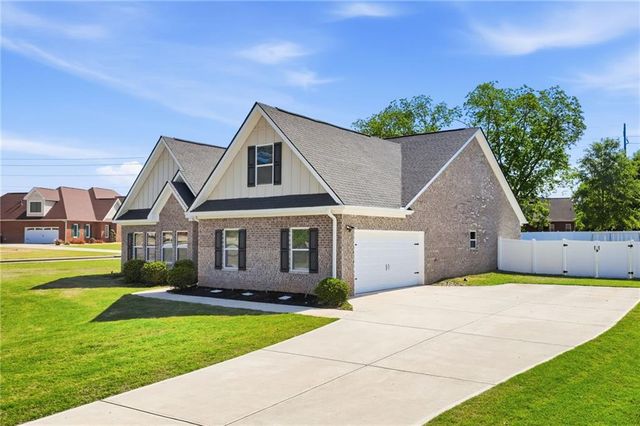 201 Cades Court, Mcdonough, GA 30252