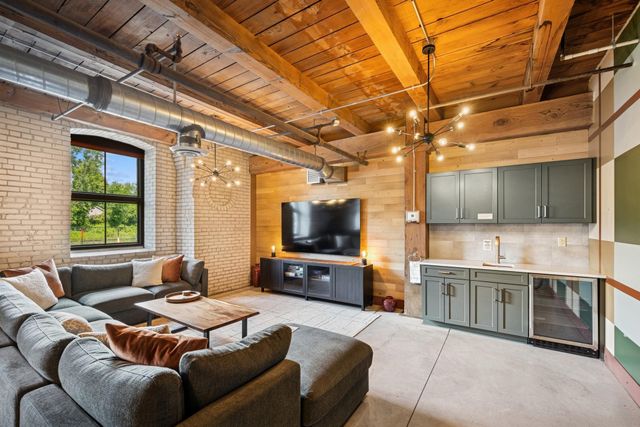 127 5th Street NE 106, Minneapolis, MN 55413