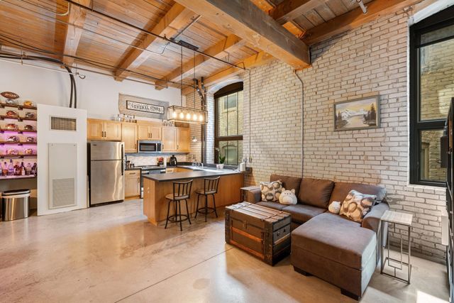 127 5th Street NE 106, Minneapolis, MN 55413