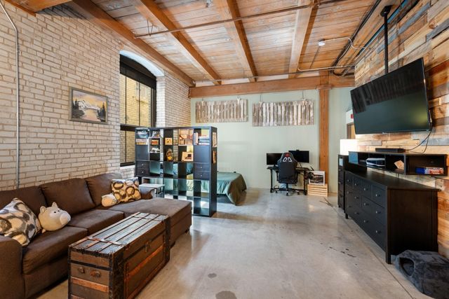 127 5th Street NE 106, Minneapolis, MN 55413