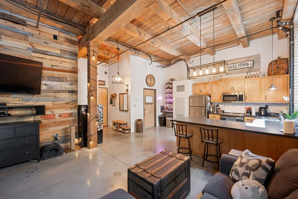 127 5th Street NE 106, Minneapolis, MN 55413