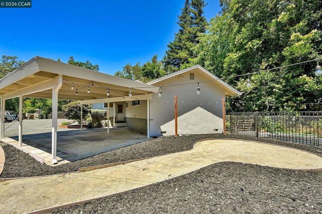 615 Flora St, Martinez, CA 94553