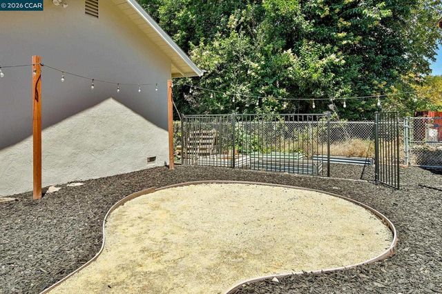 615 Flora St, Martinez, CA 94553