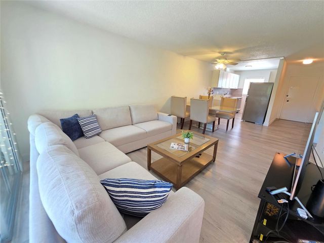 2750 E BAY DRIVE 10E, Largo, FL 33771