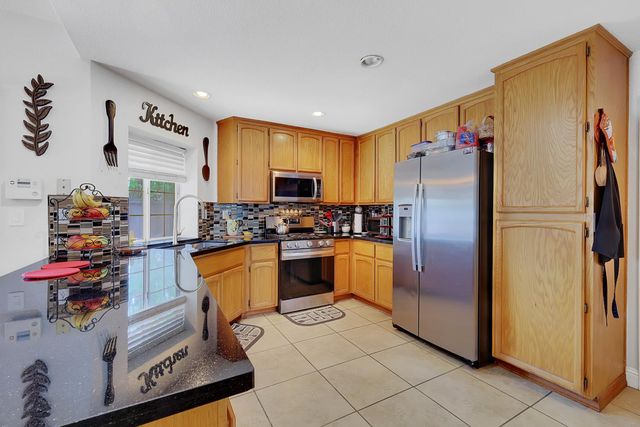 1404 Tradewind Dr, Yuba City, CA 95991