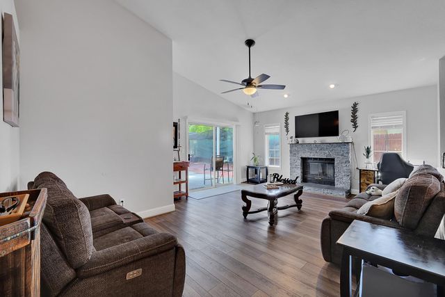 1404 Tradewind Dr, Yuba City, CA 95991
