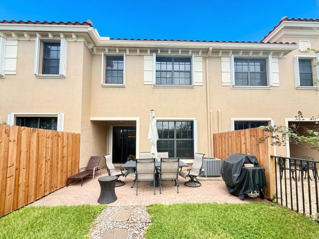 10361 WELLINGTON PARC Drive, Wellington, FL 33449