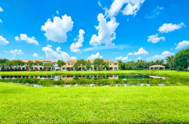 10361 WELLINGTON PARC Drive, Wellington, FL 33449