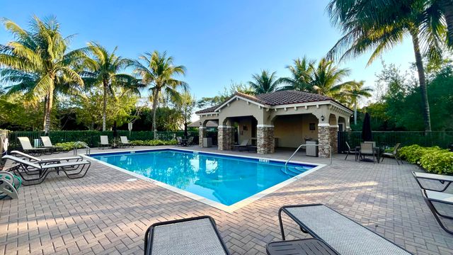 10361 WELLINGTON PARC Drive, Wellington, FL 33449
