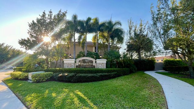 10361 WELLINGTON PARC Drive, Wellington, FL 33449