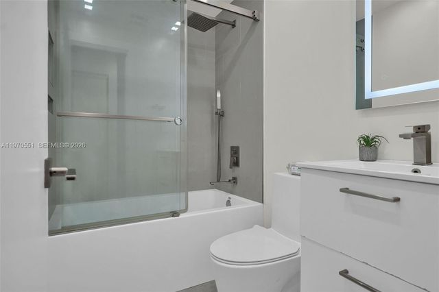 17032 NW 63rd Pl, Hialeah, FL 33015