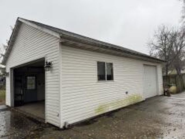 937 E Moreland BOULEVARD, Waukesha, WI 53186