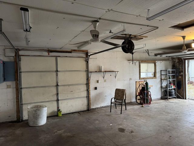 937 E Moreland BOULEVARD, Waukesha, WI 53186