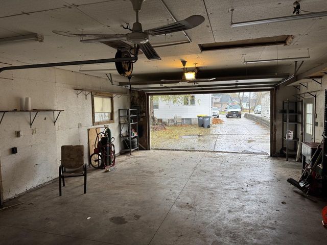 937 E Moreland BOULEVARD, Waukesha, WI 53186