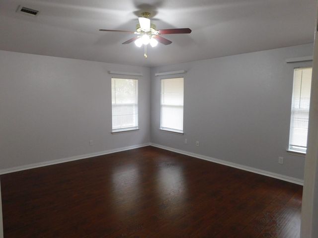 1301 Leah LN, Round Rock, TX 78665