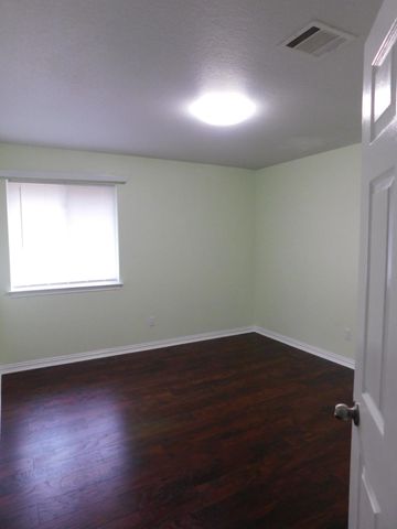 1301 Leah LN, Round Rock, TX 78665