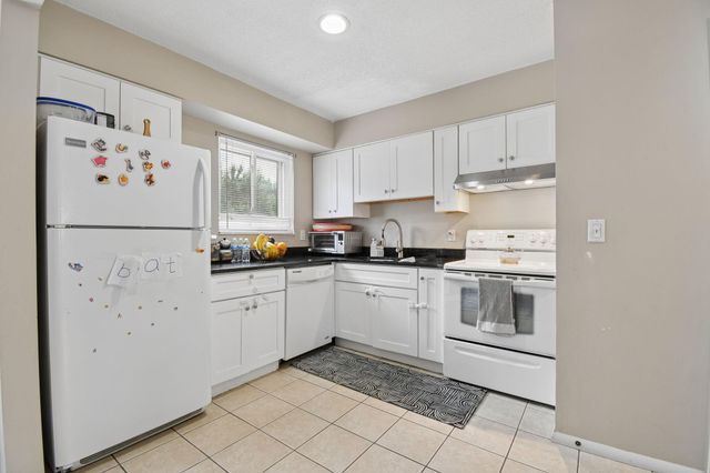6199 Stornoway Drive S, Columbus, OH 43213