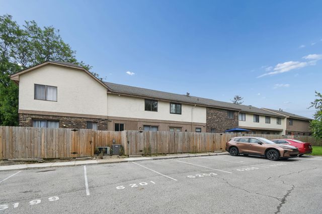 6199 Stornoway Drive S, Columbus, OH 43213