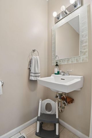 6199 Stornoway Drive S, Columbus, OH 43213