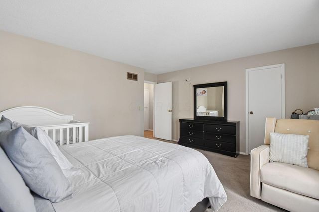 6199 Stornoway Drive S, Columbus, OH 43213