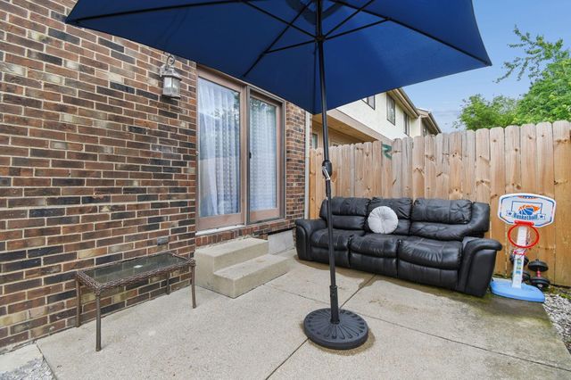 6199 Stornoway Drive S, Columbus, OH 43213