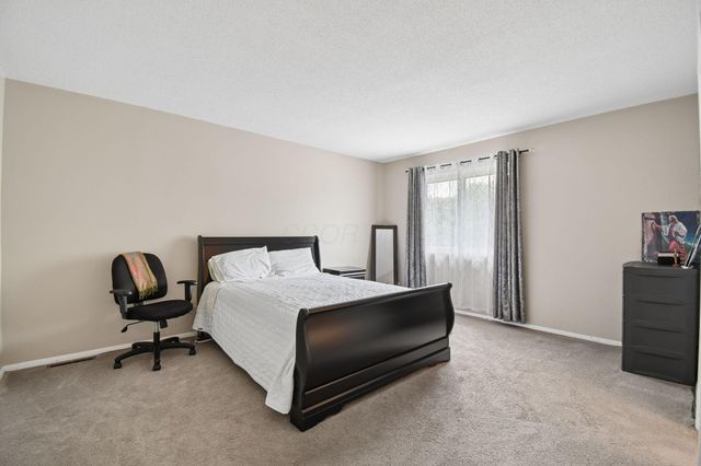 6199 Stornoway Drive S, Columbus, OH 43213