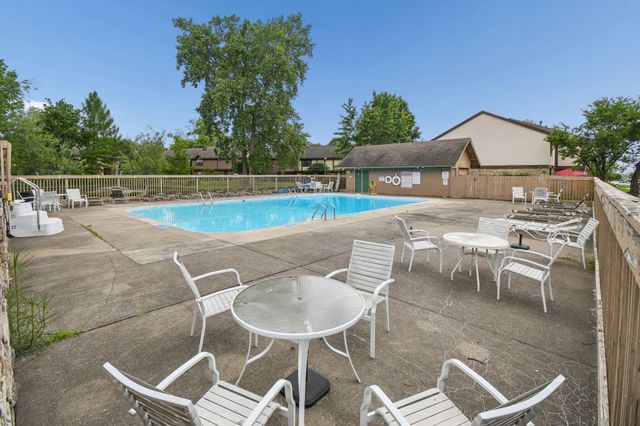 6199 Stornoway Drive S, Columbus, OH 43213