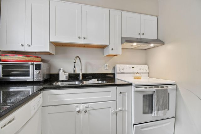 6199 Stornoway Drive S, Columbus, OH 43213