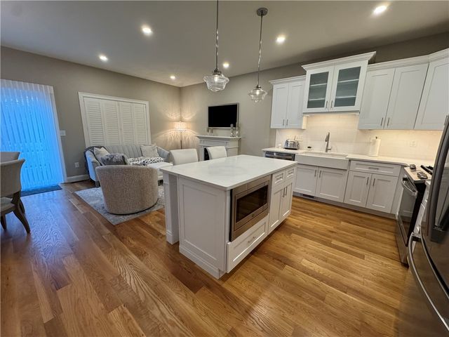 25 Franklin Road 1, East Greenwich, RI 02818