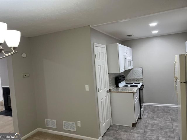 189 Holcomb Ferry Road, Roswell, GA 30076