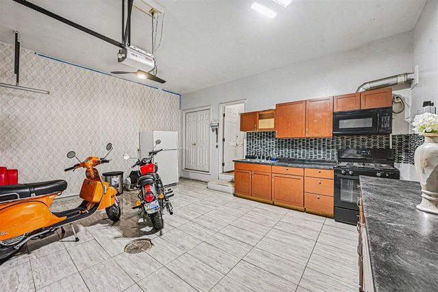 4696 Forest Creek Drive, Kalamazoo, MI 49009