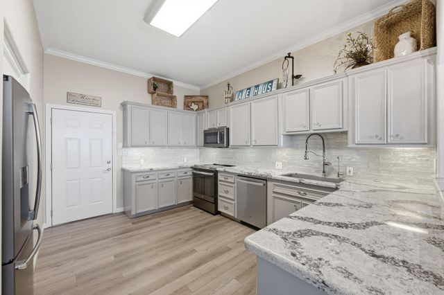 2 Regency Point, Conroe, TX 77356