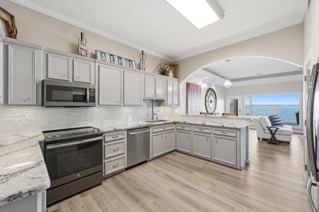 2 Regency Point, Conroe, TX 77356