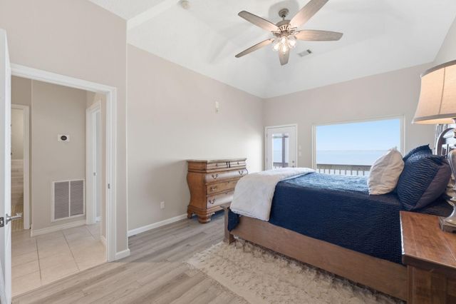 2 Regency Point, Conroe, TX 77356