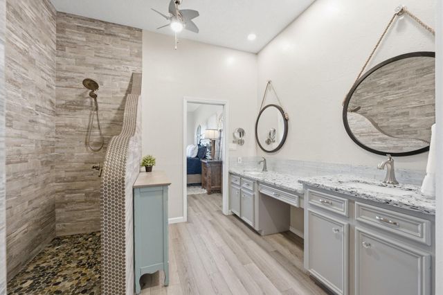 2 Regency Point, Conroe, TX 77356