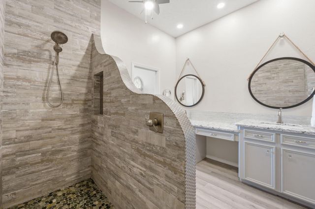 2 Regency Point, Conroe, TX 77356