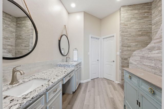 2 Regency Point, Conroe, TX 77356