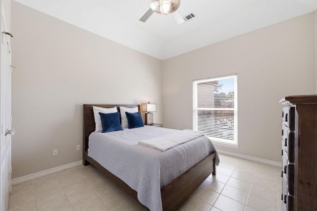 2 Regency Point, Conroe, TX 77356